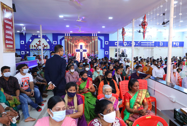 Grace Ministry Celebrates Christmas 2021 with Pomp and Grandeur on 17th Friday, December at its Prayer centre in Valachil, Mangalore. Hundreds gathered at the program and celebrated Xmas with Bro Andrew Richard and family.  